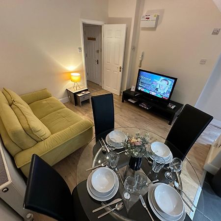 1-Bedroom Flat With Small Garden & Paid Parking In Finsbury Park, Highbury Лондон Екстериор снимка