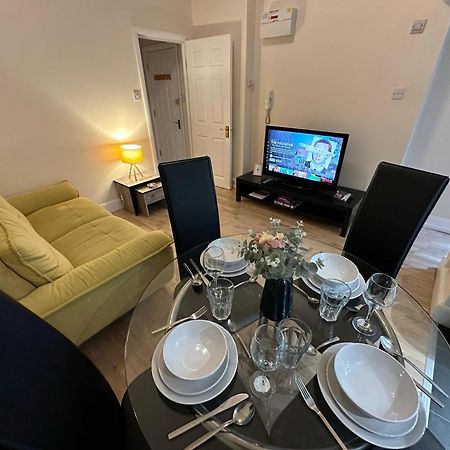 1-Bedroom Flat With Small Garden & Paid Parking In Finsbury Park, Highbury Лондон Екстериор снимка
