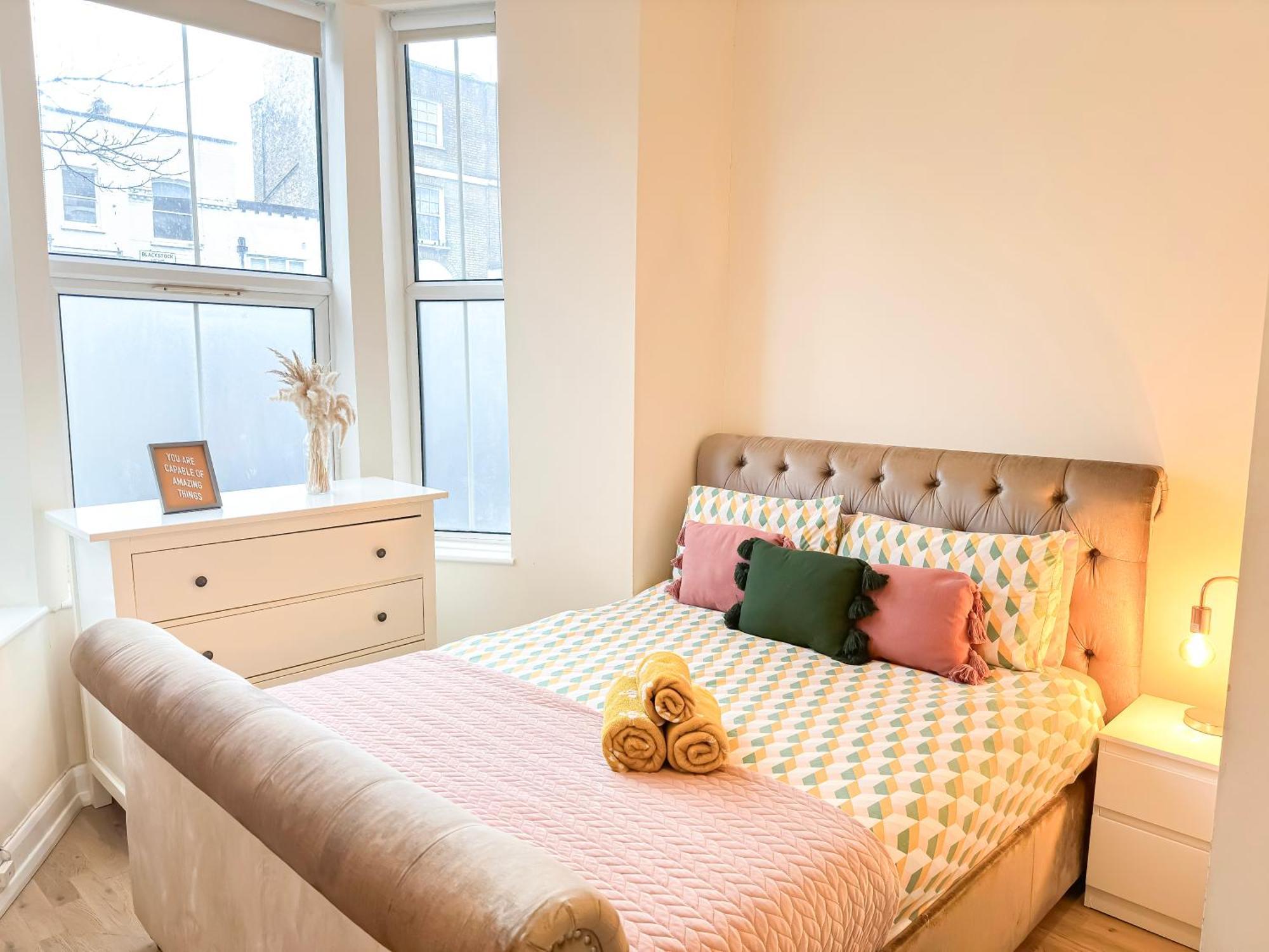 1-Bedroom Flat With Small Garden & Paid Parking In Finsbury Park, Highbury Лондон Екстериор снимка