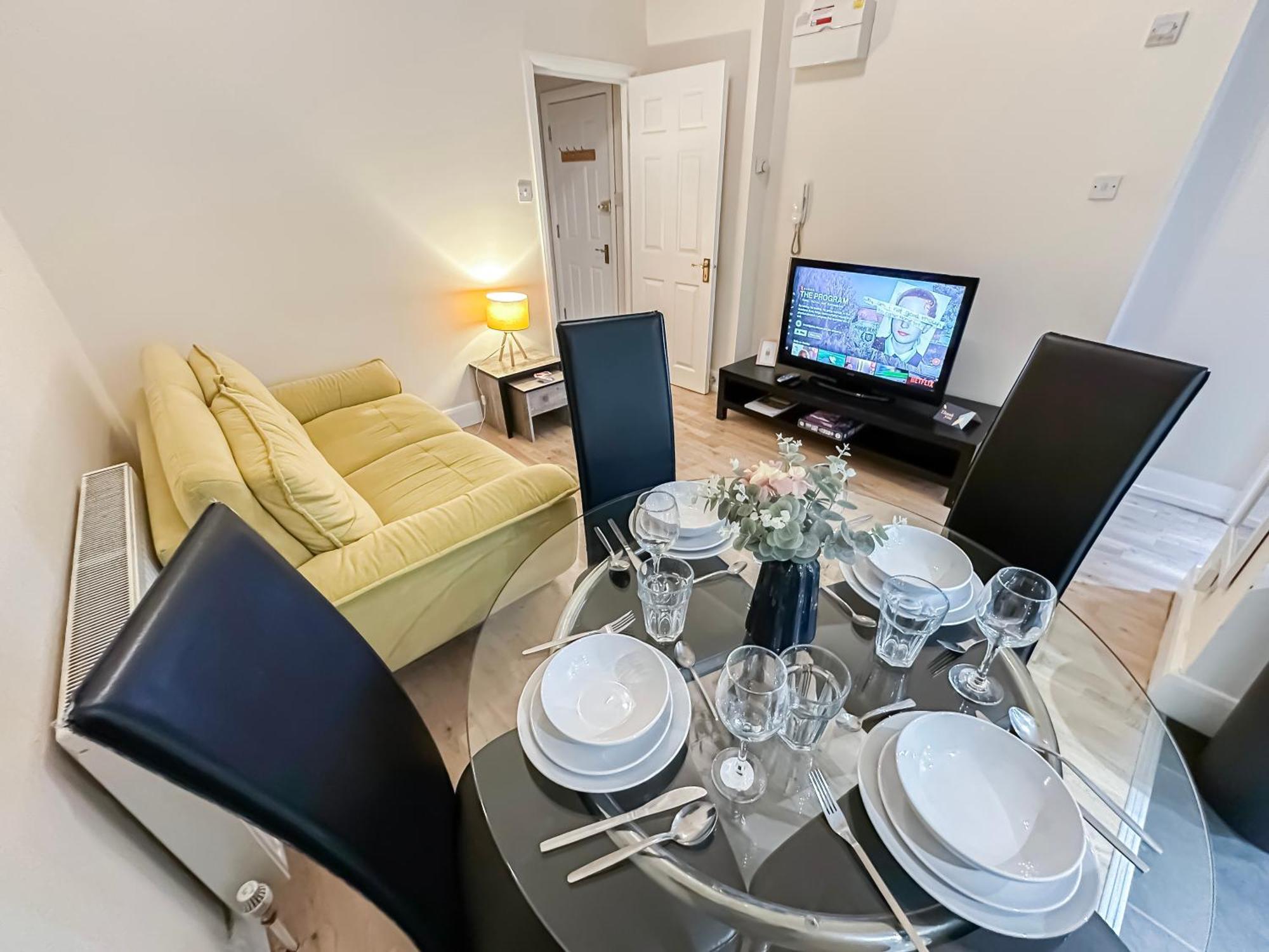 1-Bedroom Flat With Small Garden & Paid Parking In Finsbury Park, Highbury Лондон Екстериор снимка