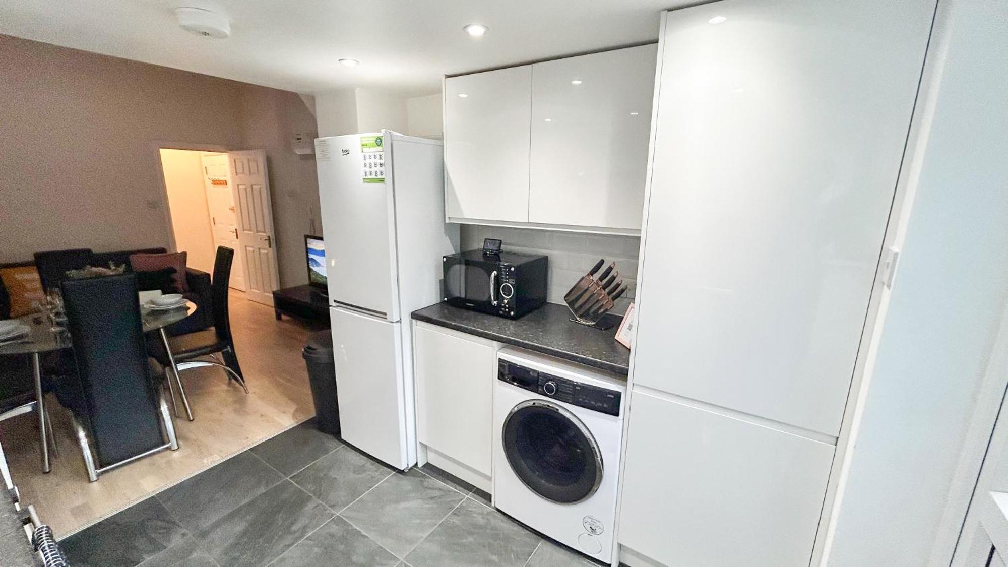 1-Bedroom Flat With Small Garden & Paid Parking In Finsbury Park, Highbury Лондон Екстериор снимка