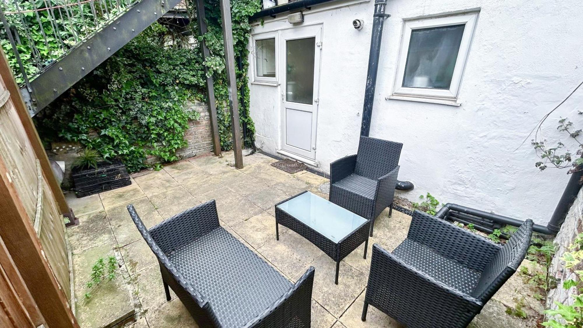 1-Bedroom Flat With Small Garden & Paid Parking In Finsbury Park, Highbury Лондон Екстериор снимка