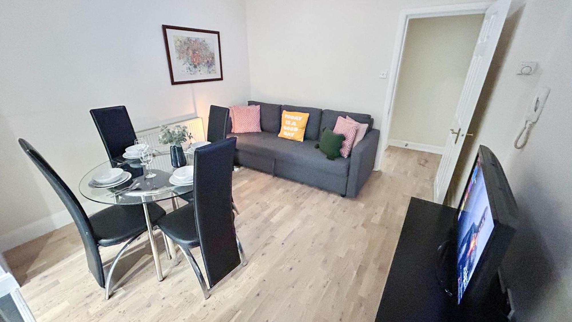 1-Bedroom Flat With Small Garden & Paid Parking In Finsbury Park, Highbury Лондон Екстериор снимка