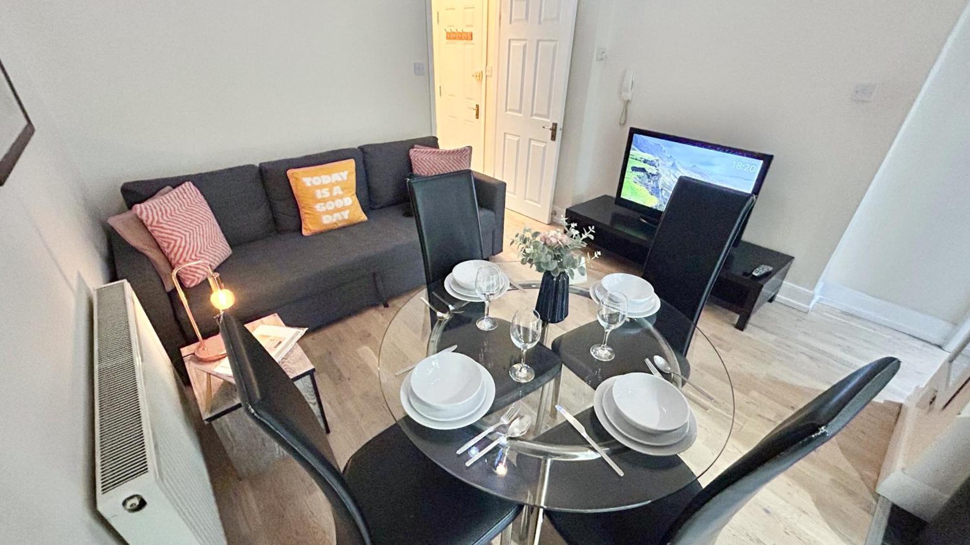 1-Bedroom Flat With Small Garden & Paid Parking In Finsbury Park, Highbury Лондон Екстериор снимка