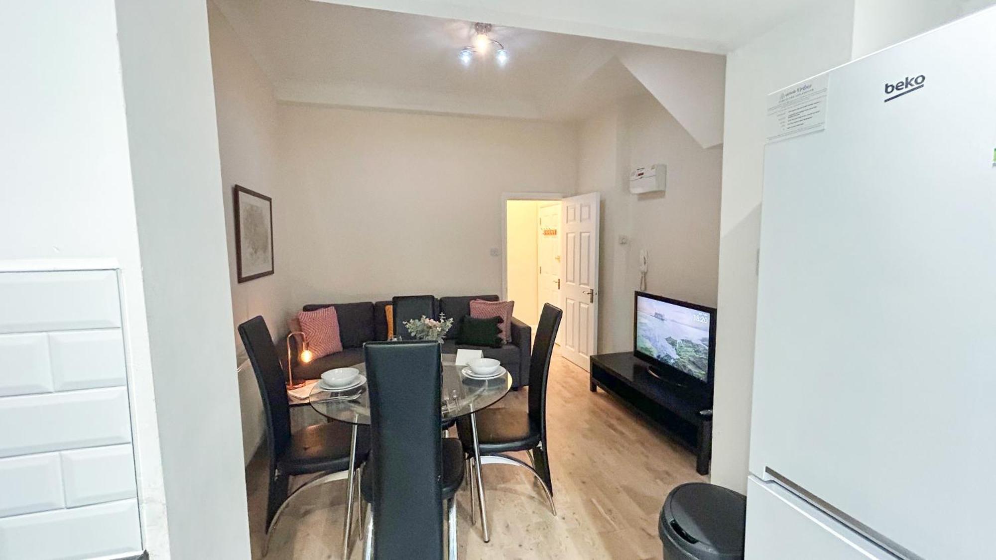 1-Bedroom Flat With Small Garden & Paid Parking In Finsbury Park, Highbury Лондон Екстериор снимка