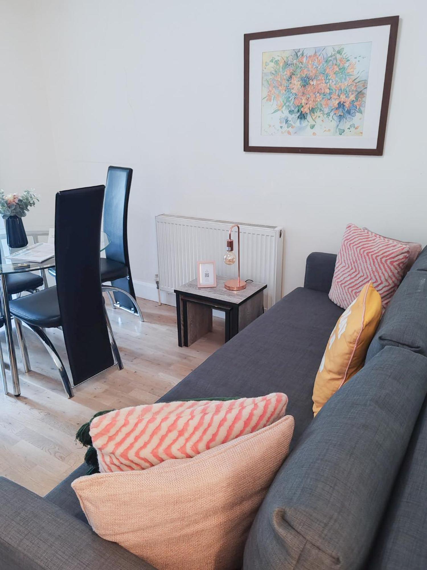 1-Bedroom Flat With Small Garden & Paid Parking In Finsbury Park, Highbury Лондон Екстериор снимка