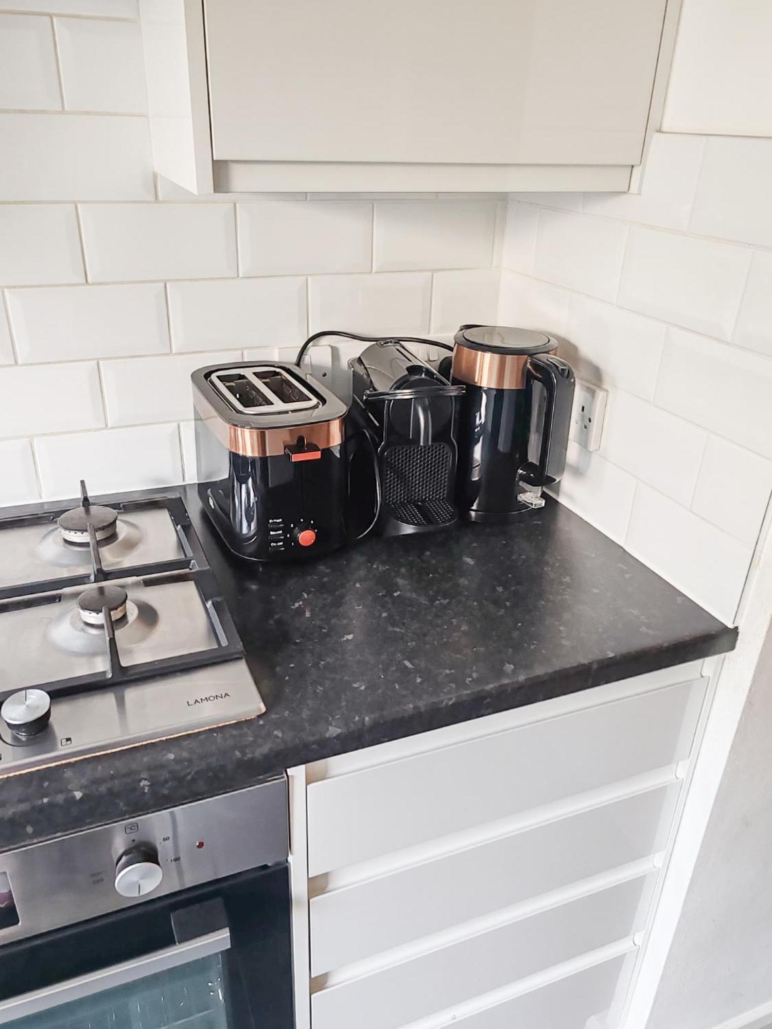 1-Bedroom Flat With Small Garden & Paid Parking In Finsbury Park, Highbury Лондон Екстериор снимка