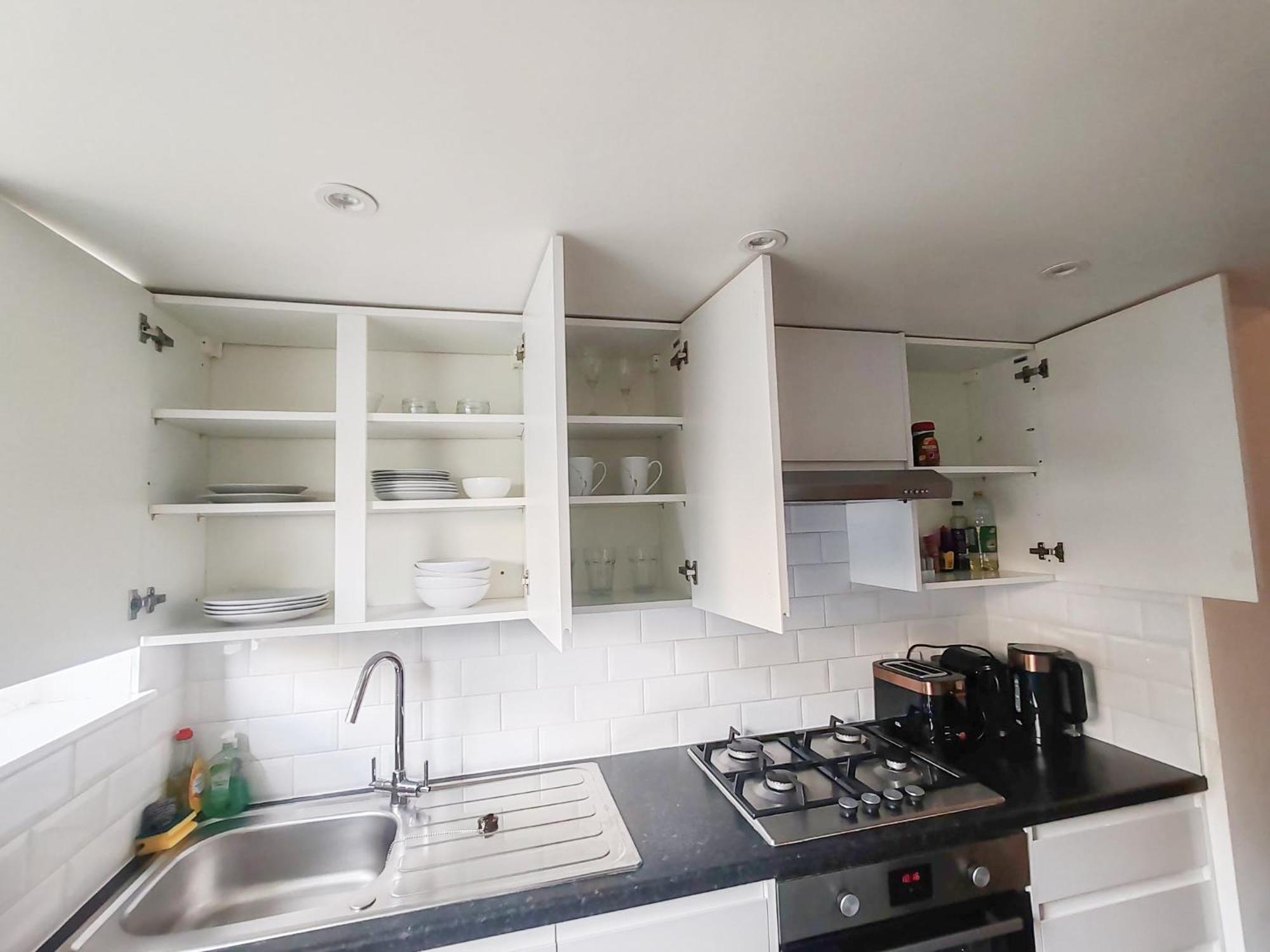 1-Bedroom Flat With Small Garden & Paid Parking In Finsbury Park, Highbury Лондон Екстериор снимка
