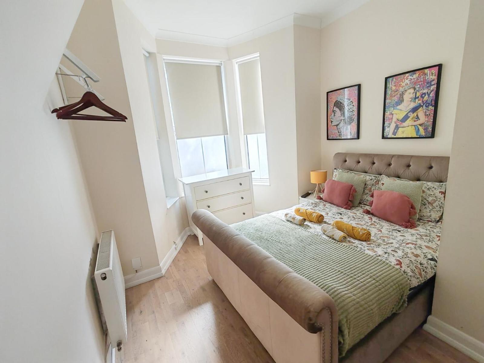 1-Bedroom Flat With Small Garden & Paid Parking In Finsbury Park, Highbury Лондон Екстериор снимка