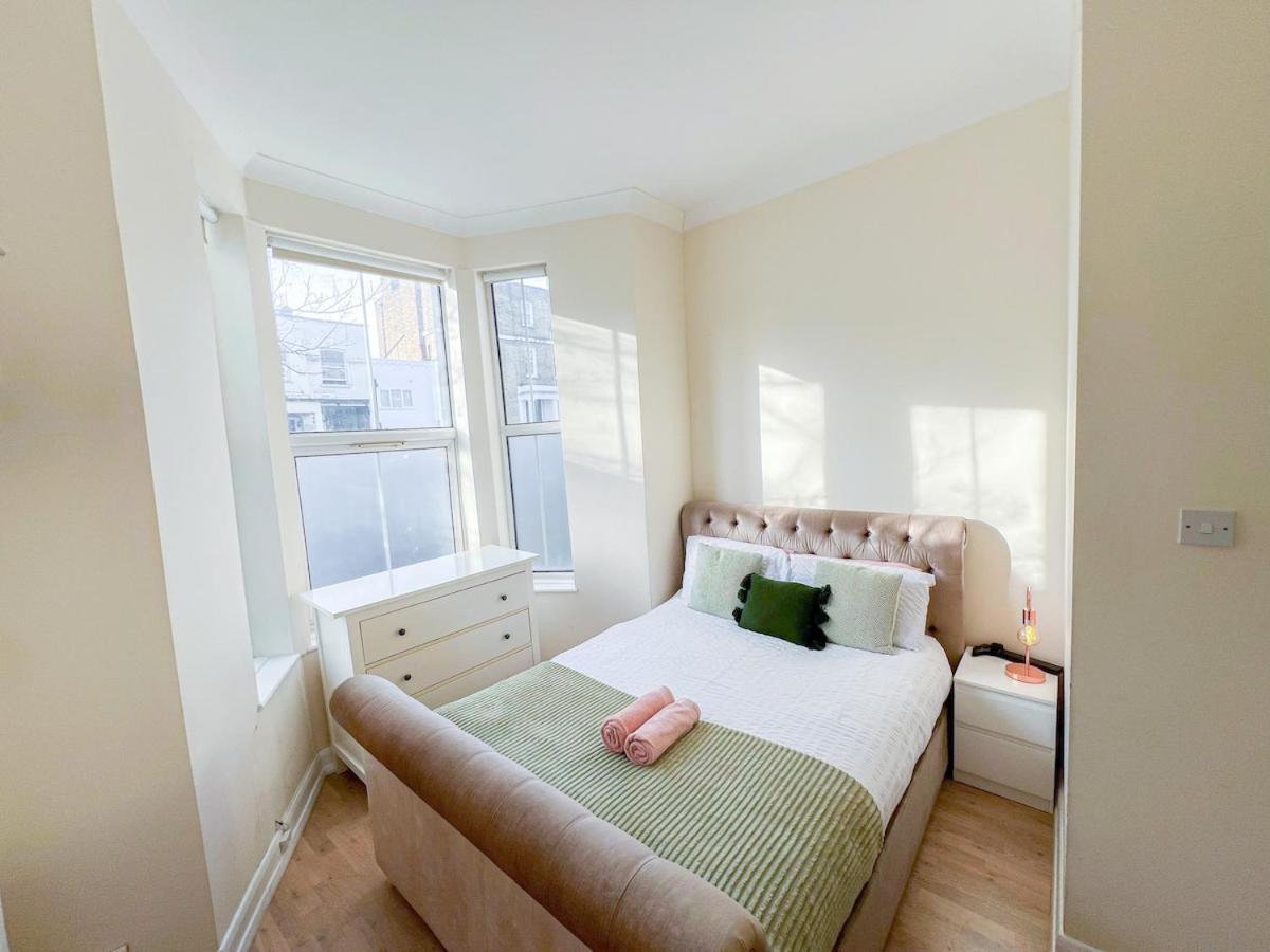 1-Bedroom Flat With Small Garden & Paid Parking In Finsbury Park, Highbury Лондон Екстериор снимка