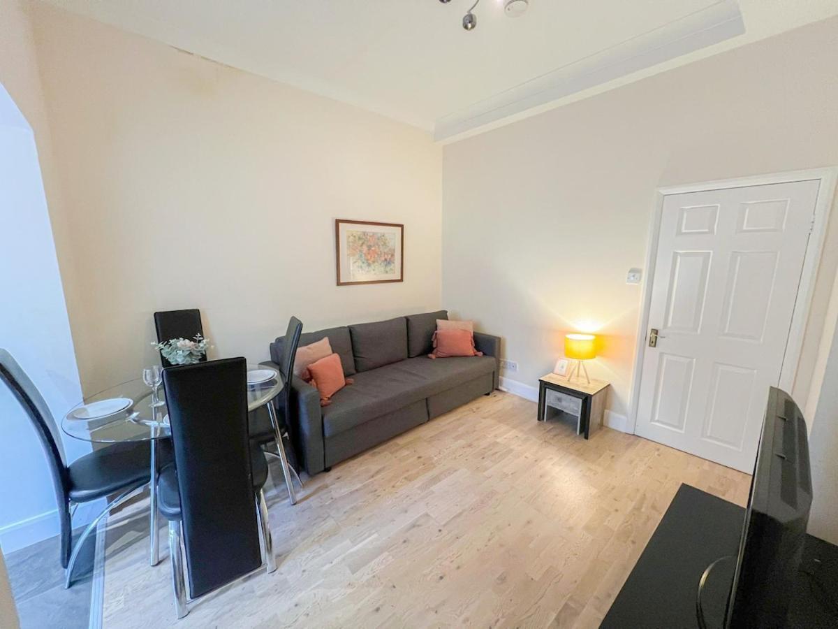 1-Bedroom Flat With Small Garden & Paid Parking In Finsbury Park, Highbury Лондон Екстериор снимка