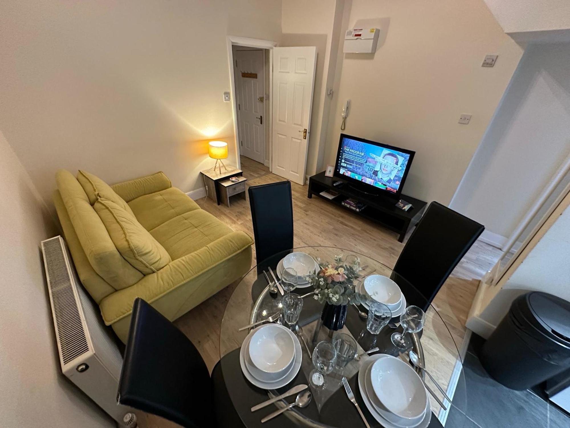 1-Bedroom Flat With Small Garden & Paid Parking In Finsbury Park, Highbury Лондон Екстериор снимка