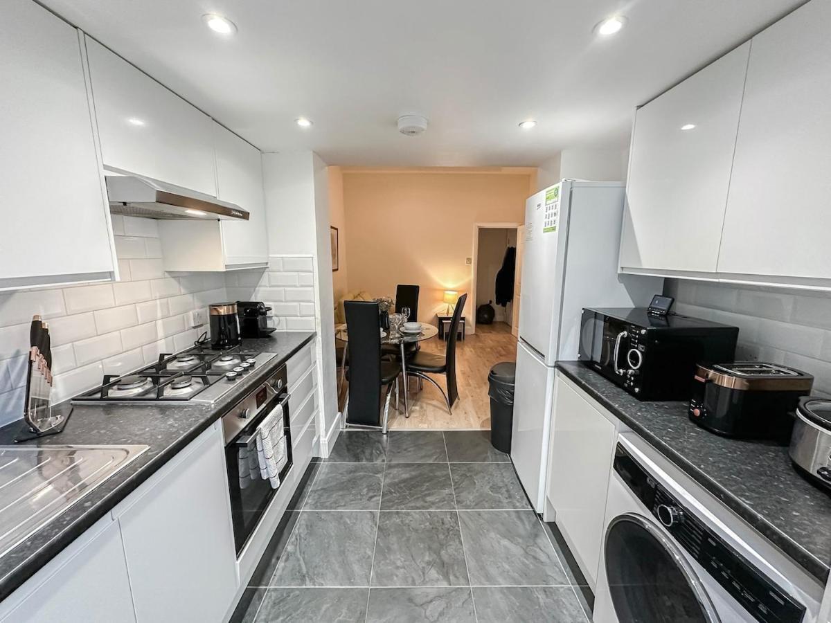 1-Bedroom Flat With Small Garden & Paid Parking In Finsbury Park, Highbury Лондон Екстериор снимка