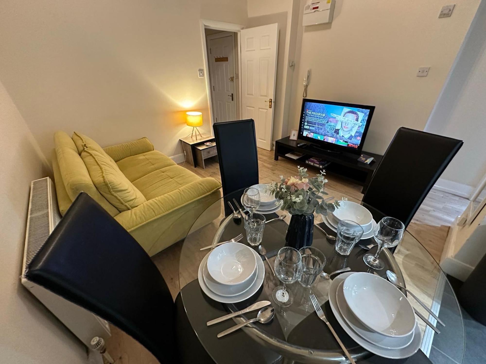 1-Bedroom Flat With Small Garden & Paid Parking In Finsbury Park, Highbury Лондон Екстериор снимка