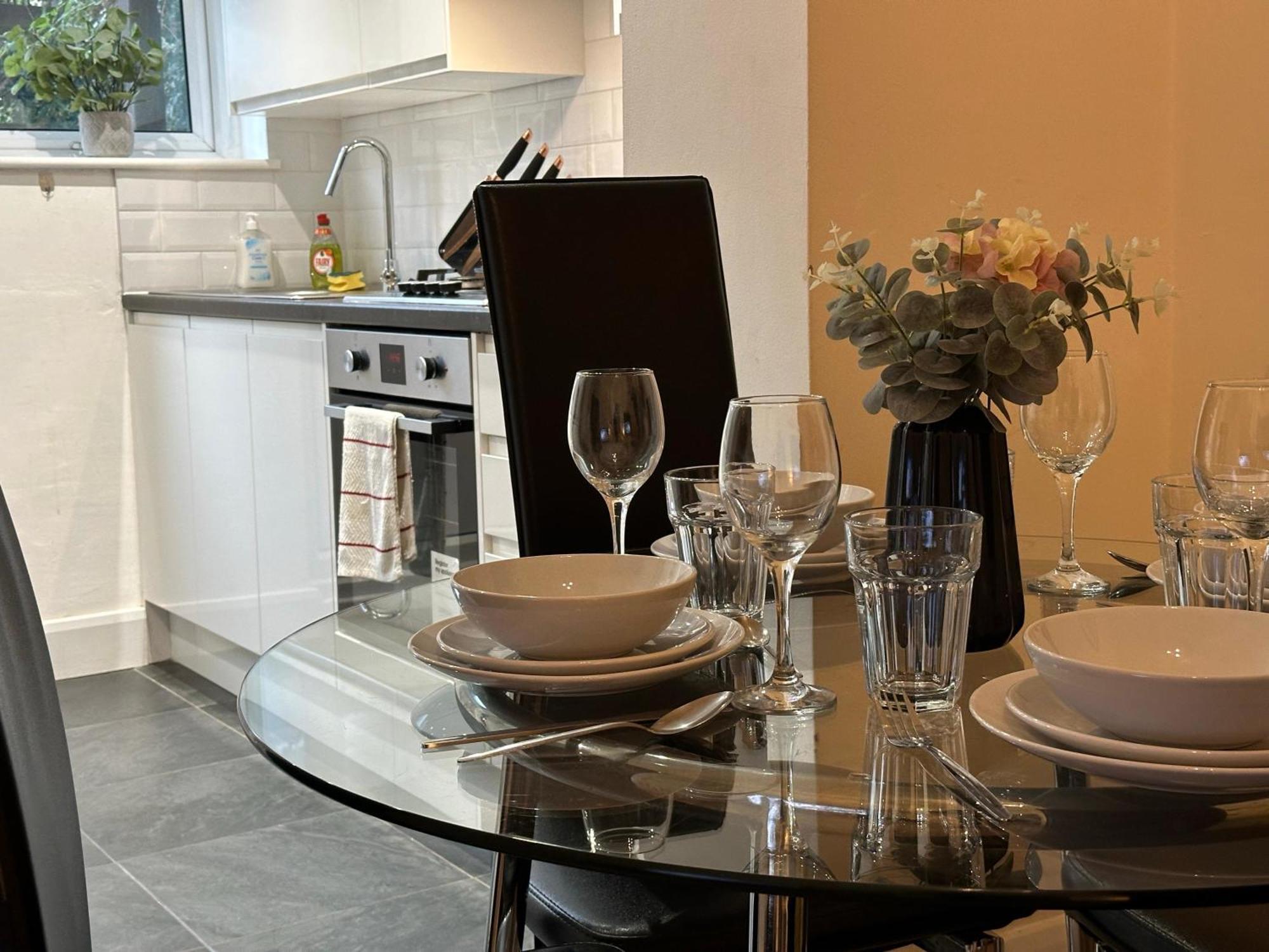 1-Bedroom Flat With Small Garden & Paid Parking In Finsbury Park, Highbury Лондон Екстериор снимка